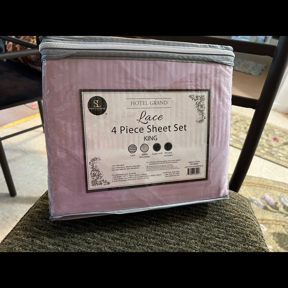 4-Piece Lace King-Size Sheet Set in Lavender! - Picture 3 of 7